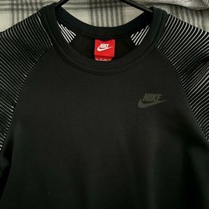 Crew neck size xs but can fit a medium